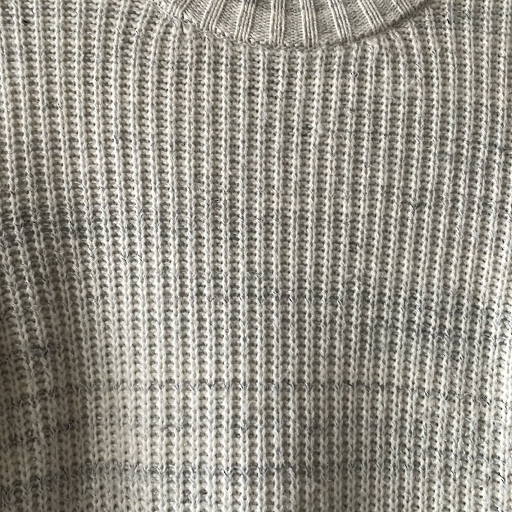 Splendid Sweater - Picture 3 of 9